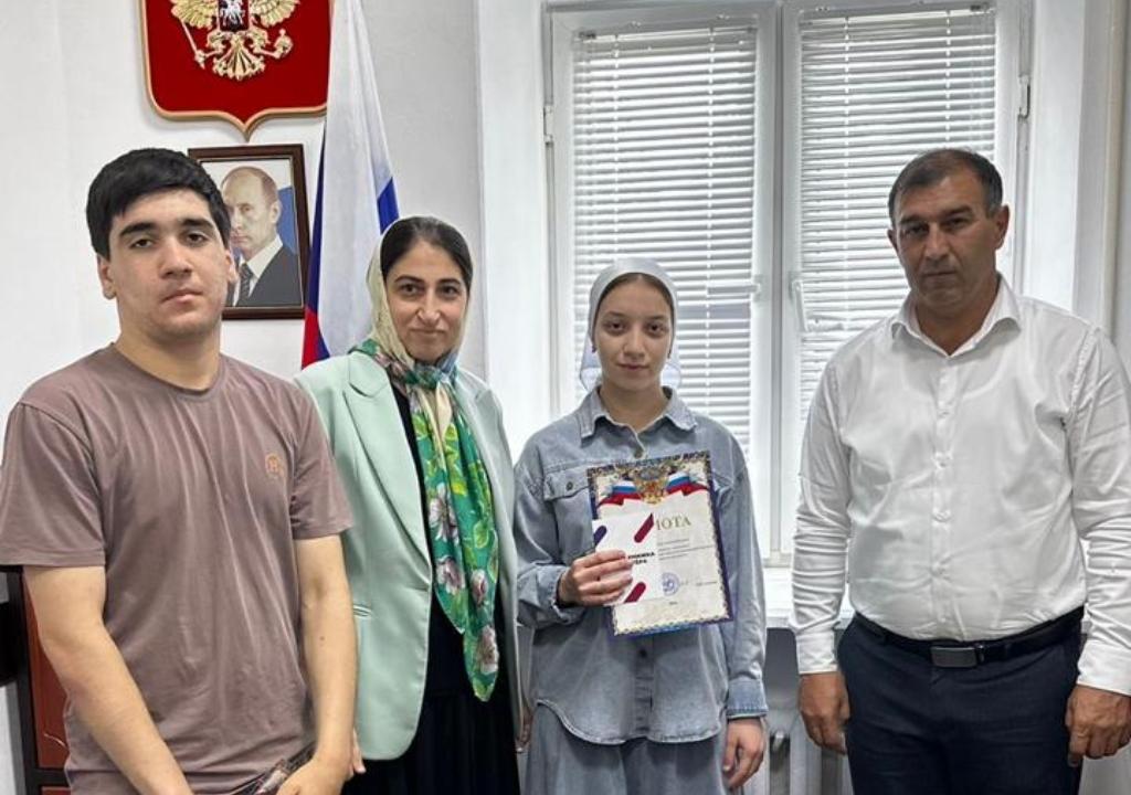 В Карабудахкенте состоялось вручение волонтерских книжек