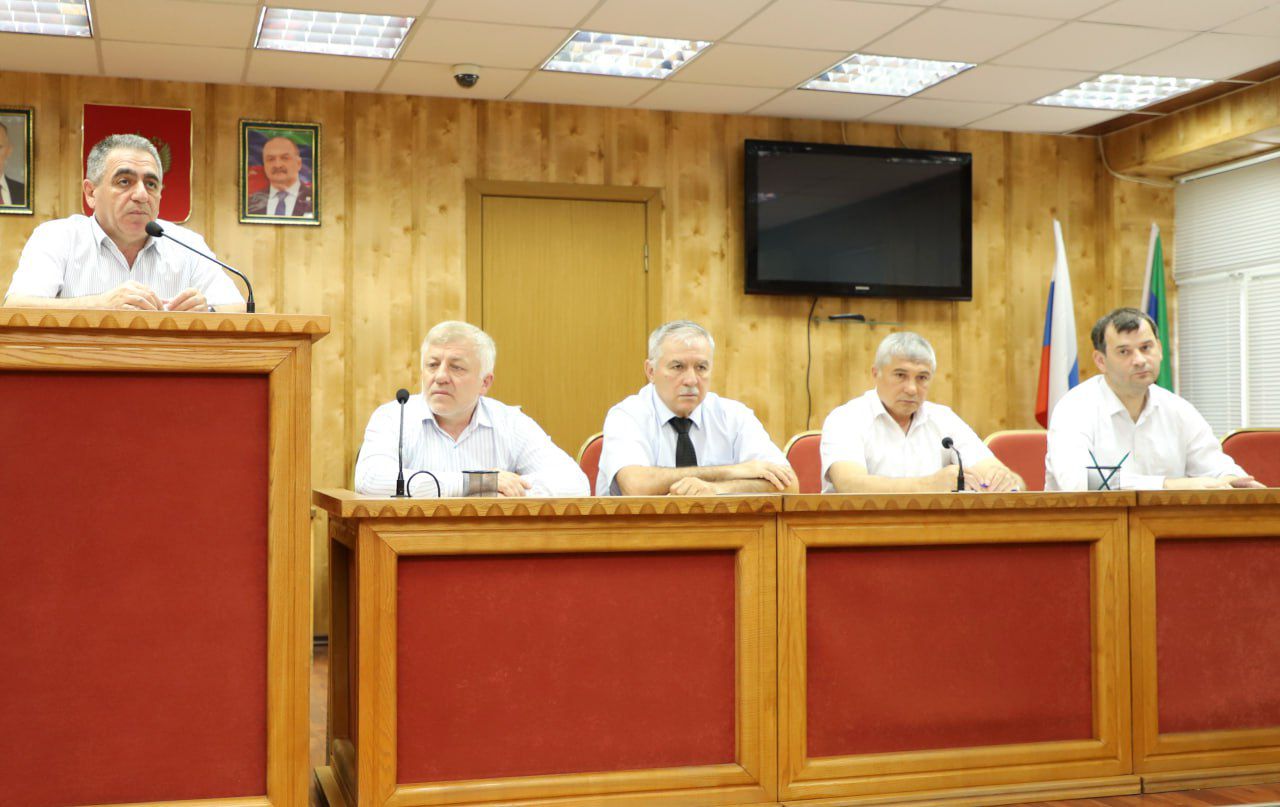 Главы Кизлярского района провел расширенное совещание