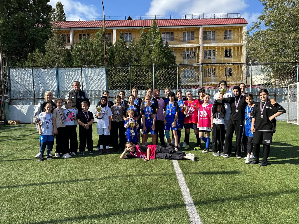Футбольный фестиваль ко Дню учителя прошел в Махачкале