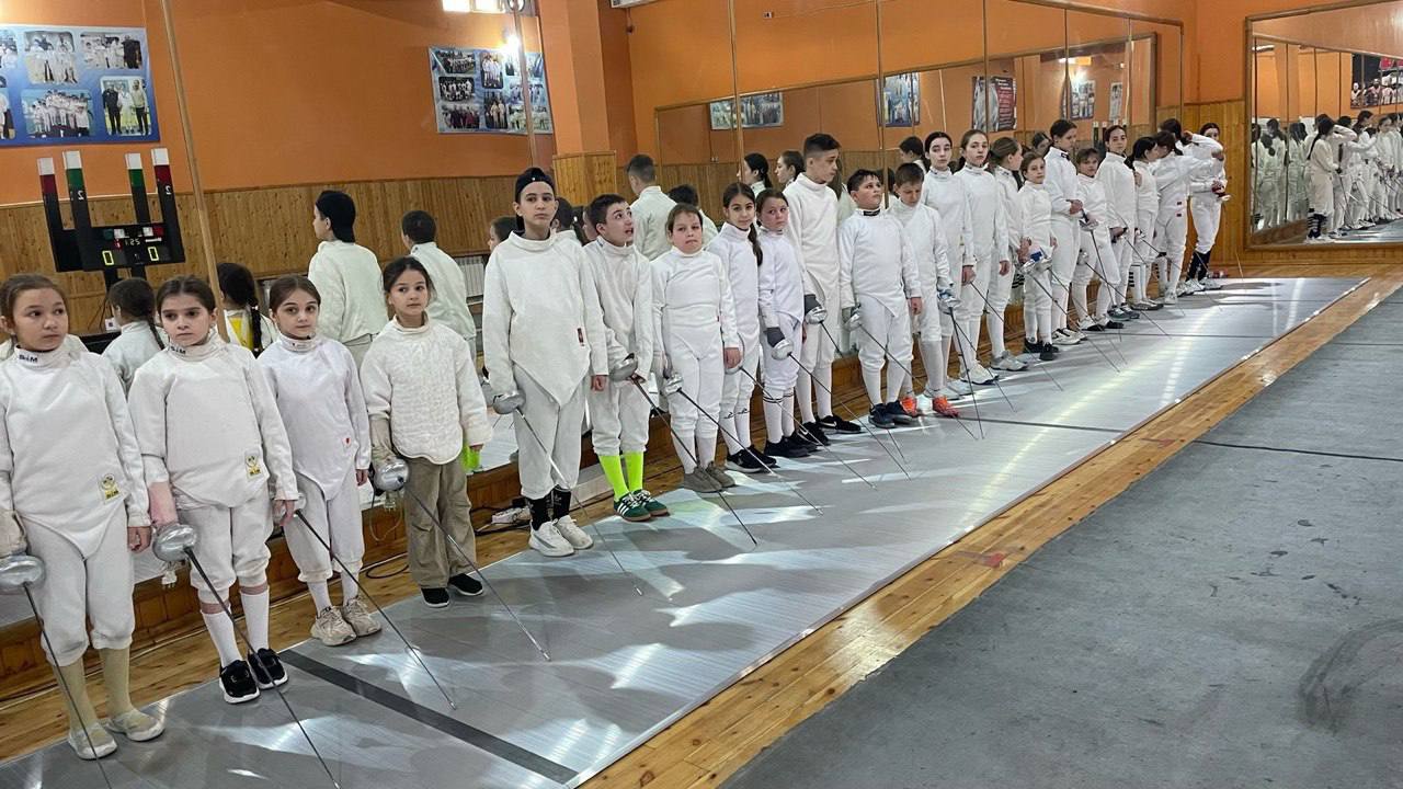 Первенство города по фехтованию на шпагах прошло в Хасавюрте