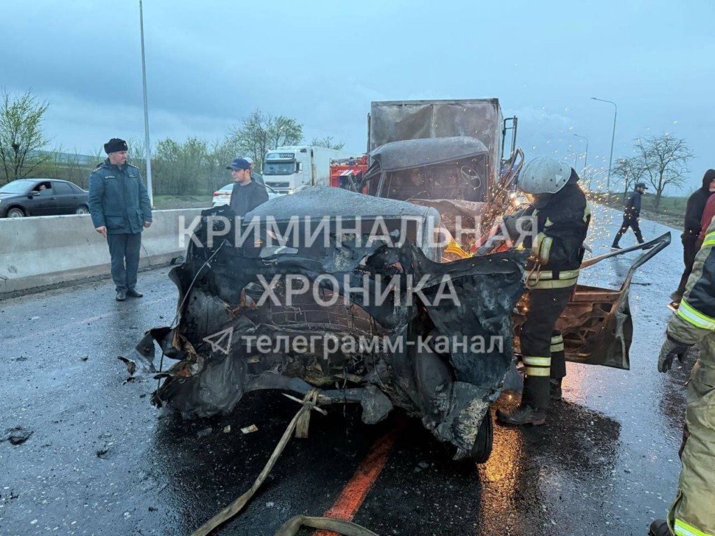 Автомобиль взорвался в Дагестане после лобового столкновения, есть погибшие