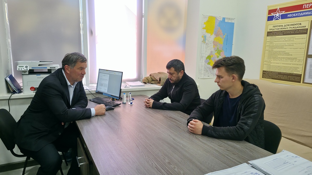 Депутат НС РД Магомед Магомедов встретился с добровольцами в зону СВО