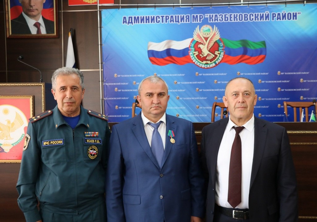 Глава Казбековского района награжден медалью МЧС Дагестана «100 лет пожарной охране»