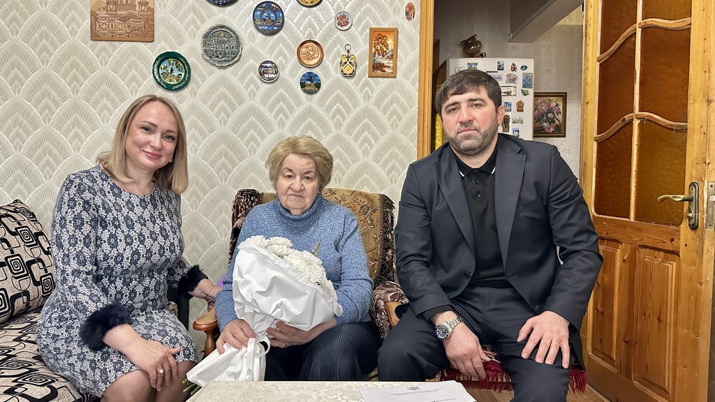 Депутаты Советского района Махачкалы навестили жительницу блокадного Ленинграда