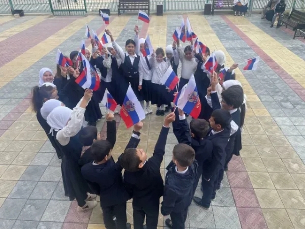 «Движение первых» в Казбековском районе отметило День народного единства