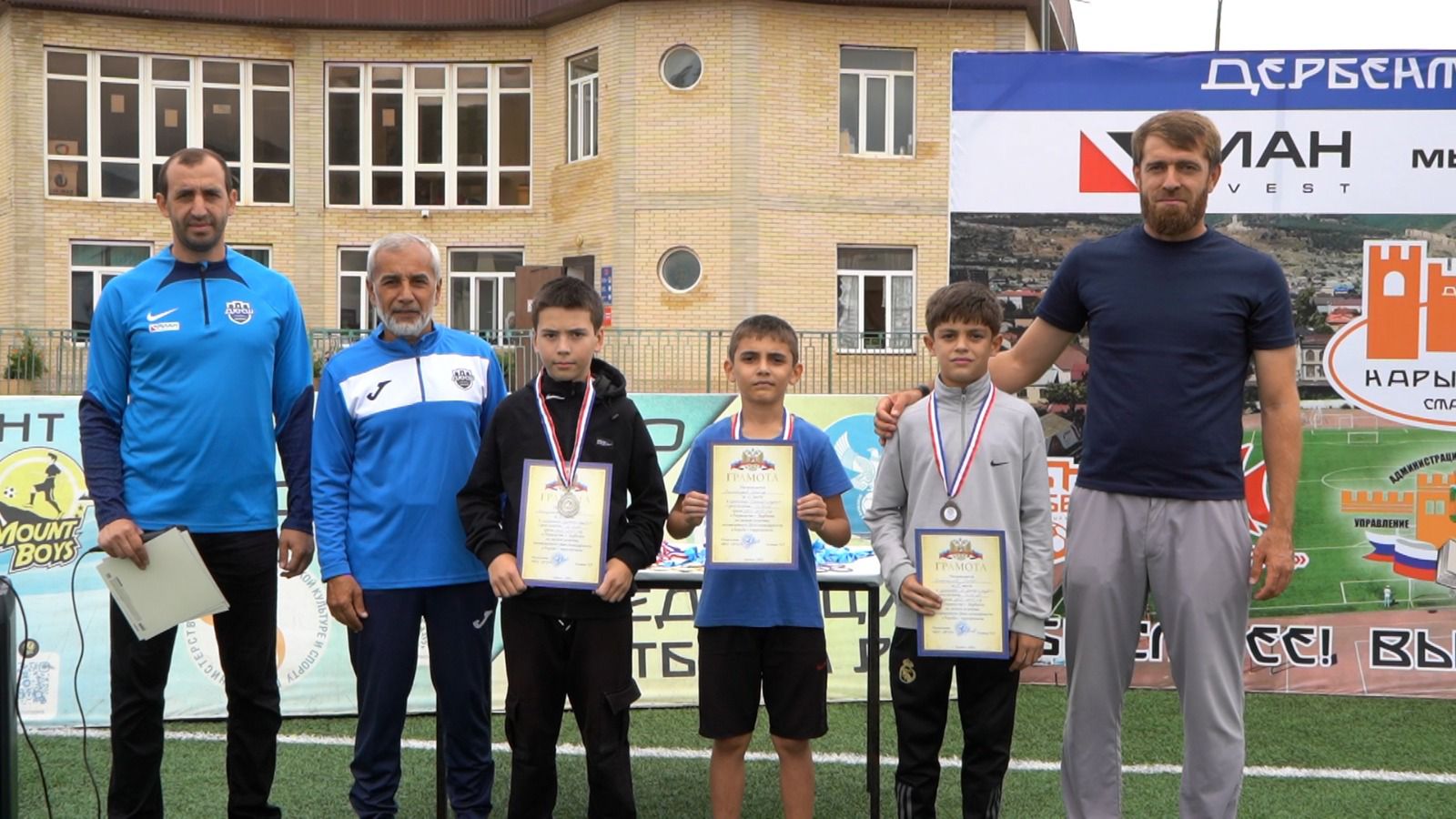 Более 200 легкоатлетов выступили на турнире в Дербенте