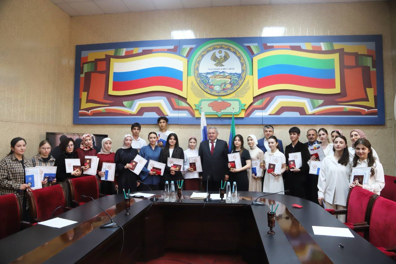 В Левашинском районе прошла церемония вручения аттестатов отличникам учебы