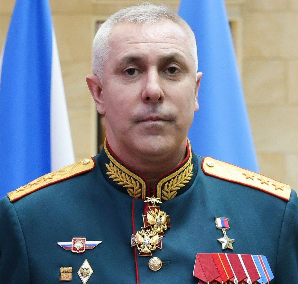 Сергей Меликов поздравил с 52-летием Героя России Рустама Мурадова