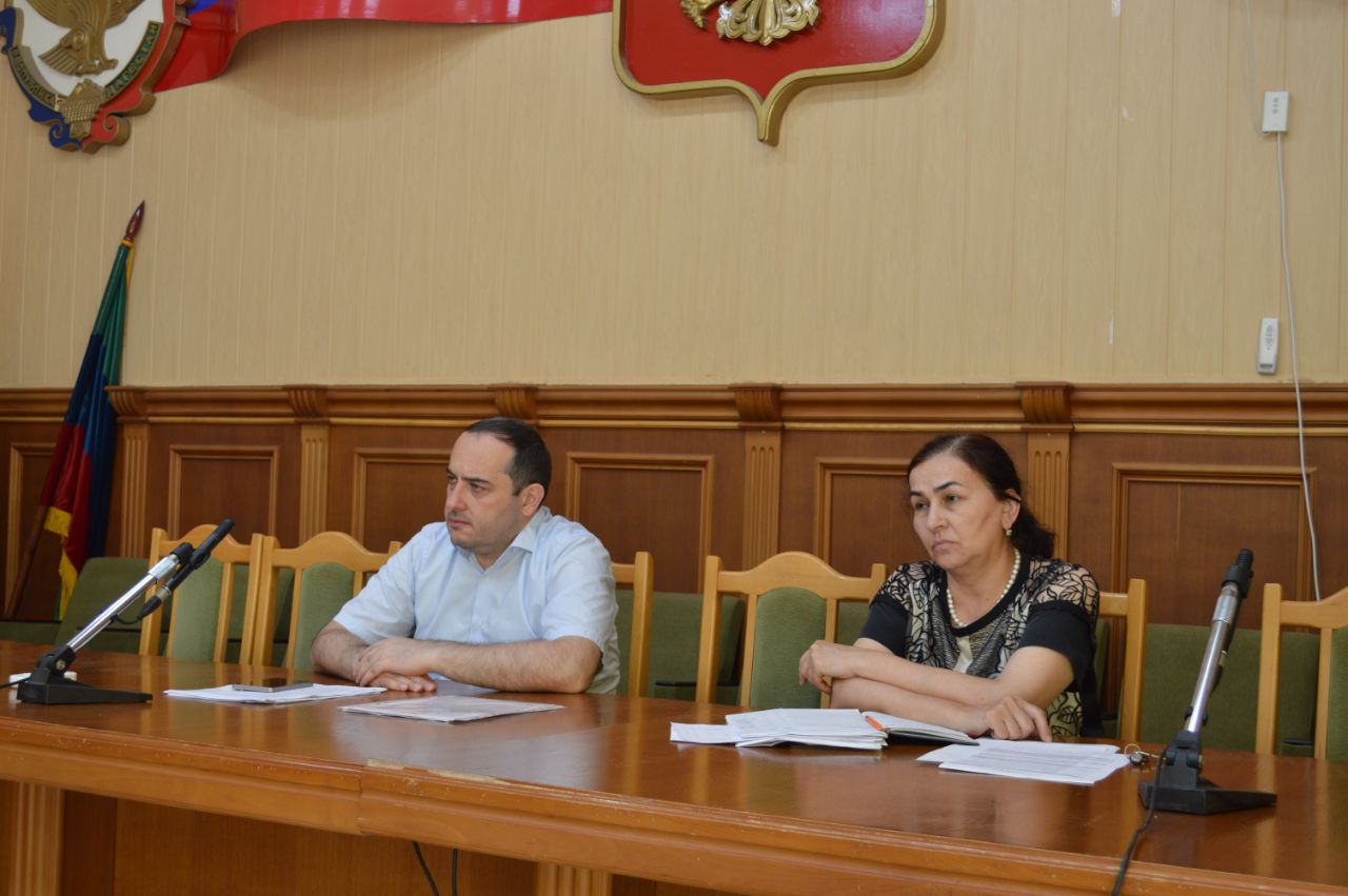 В администрации Каякентского района прошло комплексное обсуждение актуальных вопросов