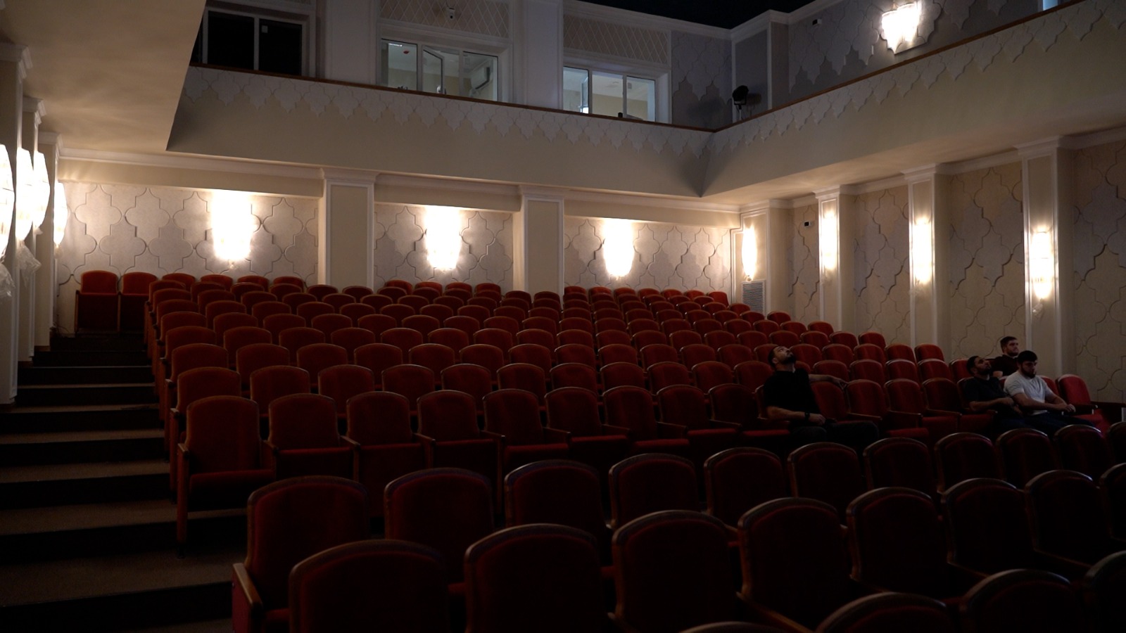 Мэр Дербента проверил ход завершения реконструкции Азербайджанского музыкально-драматического театра