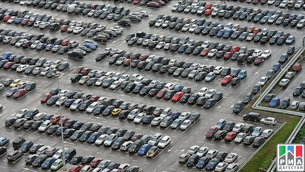 Сколько машин в минске. Много автомобилей. Машина на парковке. Стоянка автомобилей. Много машин на стоянке.