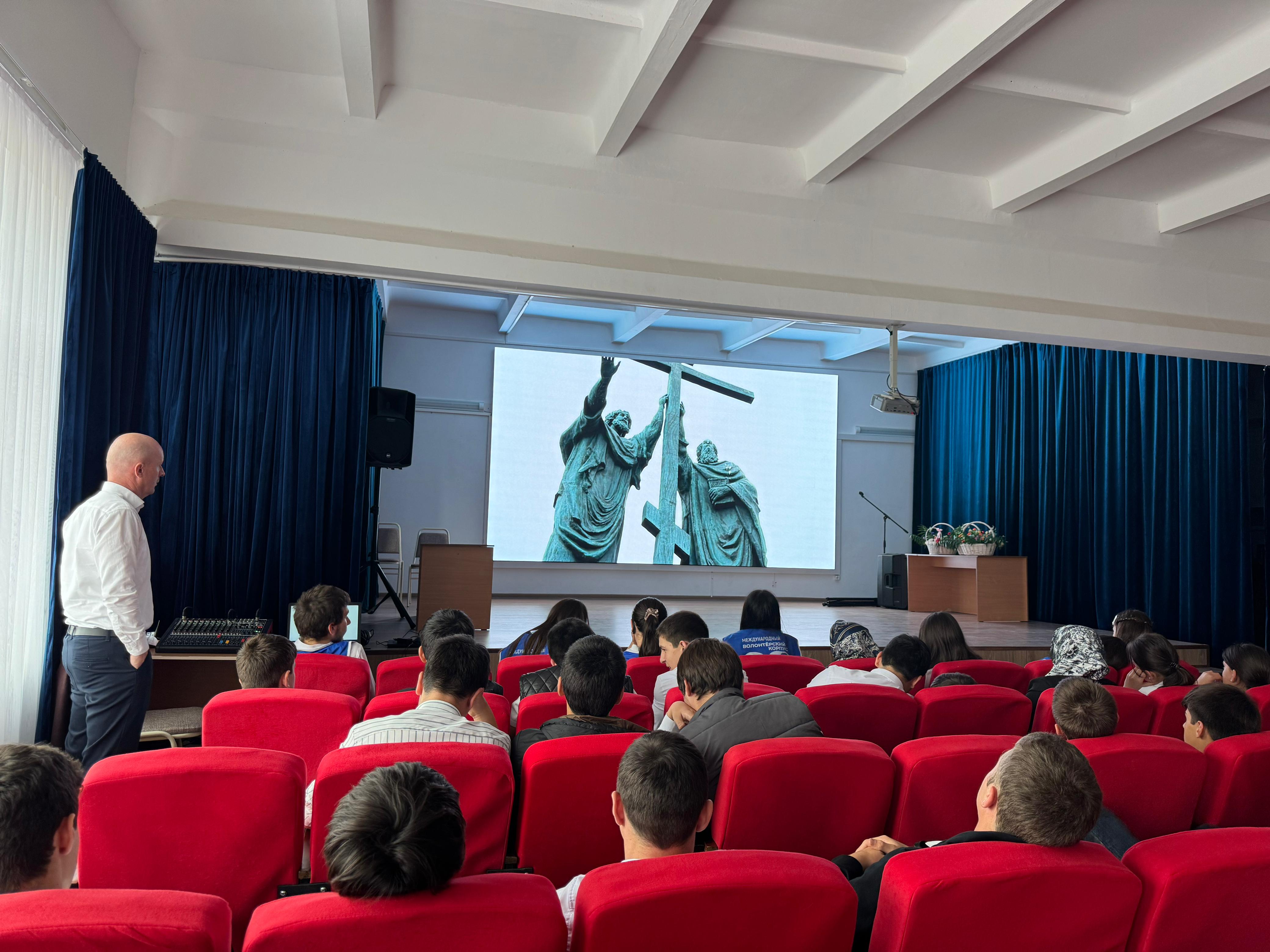 Школьникам Сергокалинского района показали фильм «Код доступа: Дальневосточная Победа»