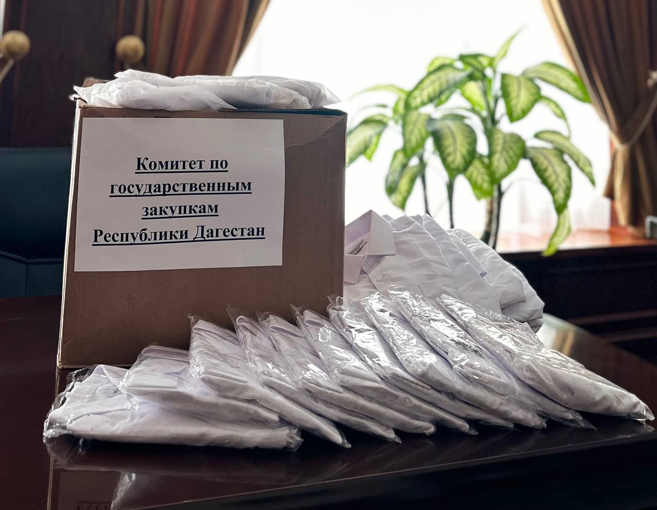 Комитет по госзакупкам Дагестана отправил школьные рубашки в Запорожскую область