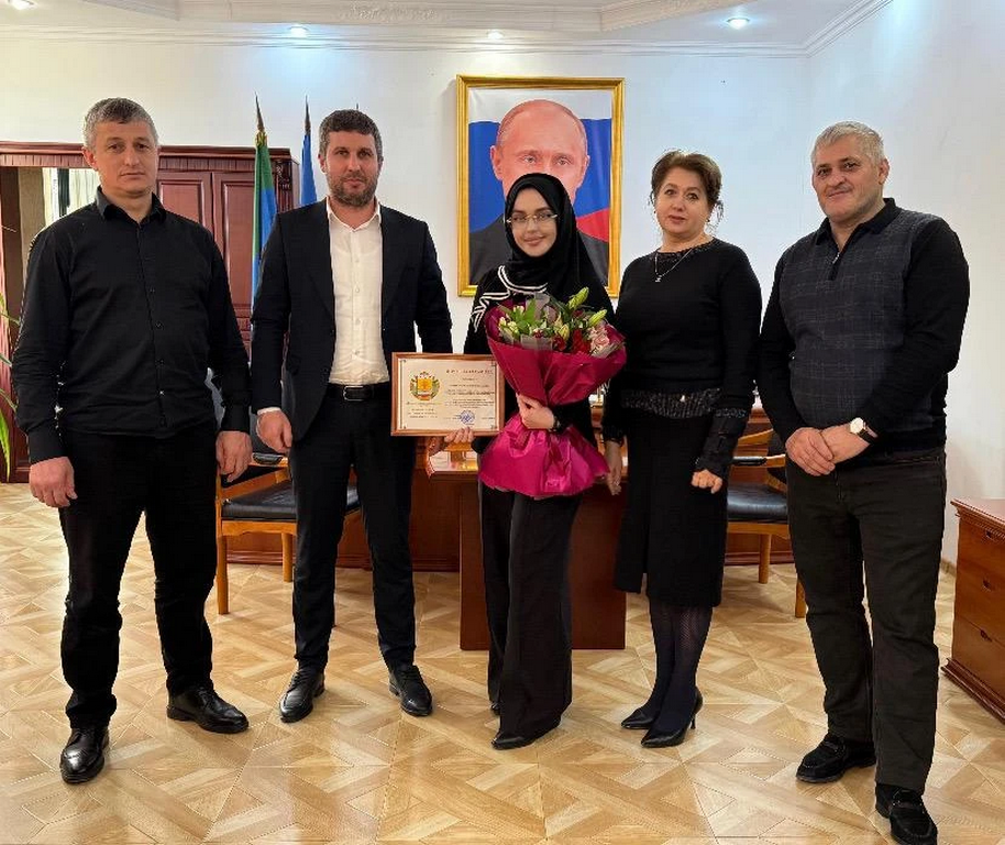 Глава Тарумовского района поздравил с профессиональным праздником работников ЗАГС