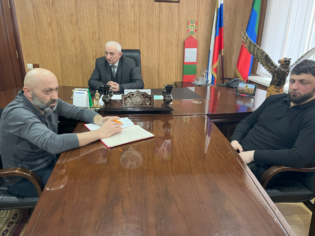 Врио главы Тляратинского района провел совещание по вопросам соблюдения трудовой дисциплины