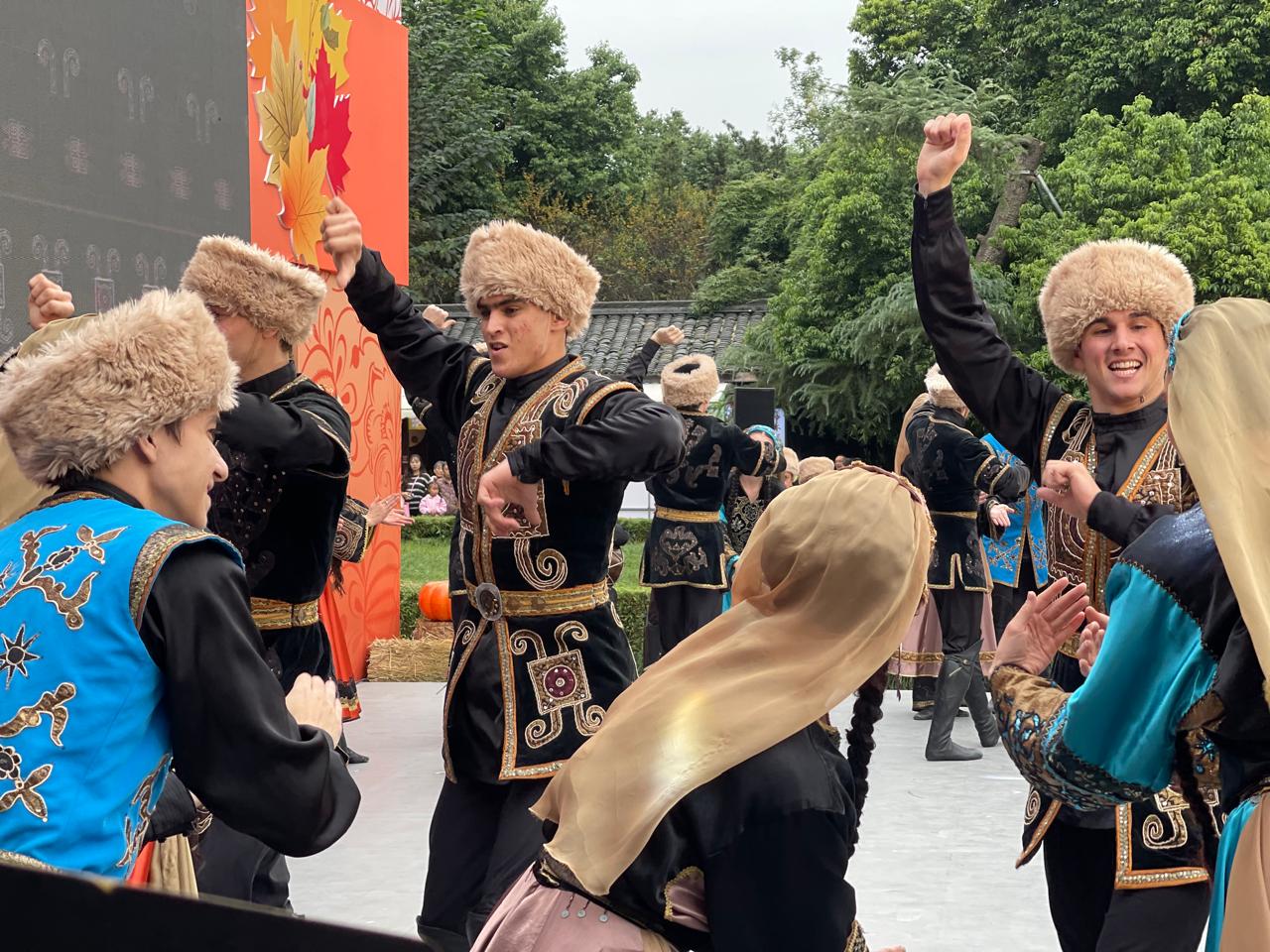 Дагестанский ансамбль «Лезгинка» отправился в масштабный гастрольный тур в Китай