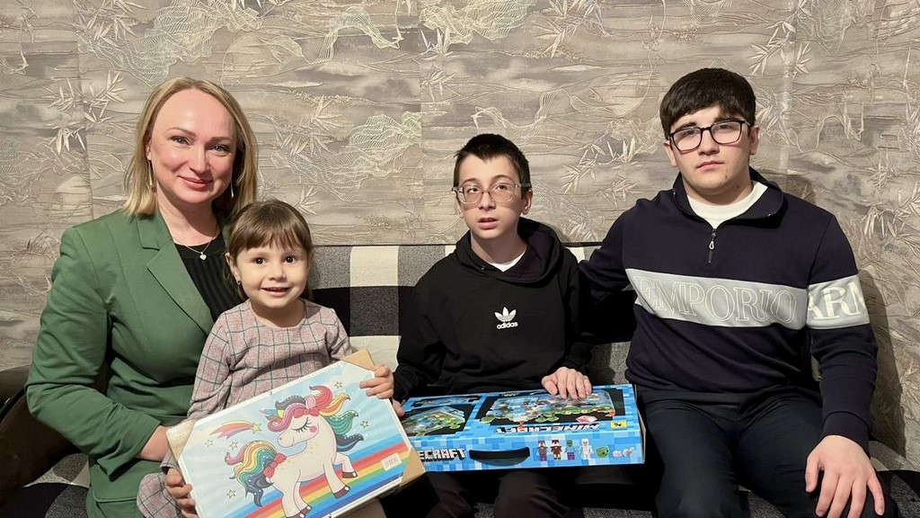 Елена Кожухина навестила юного махачкалинца в Международный день инвалидов