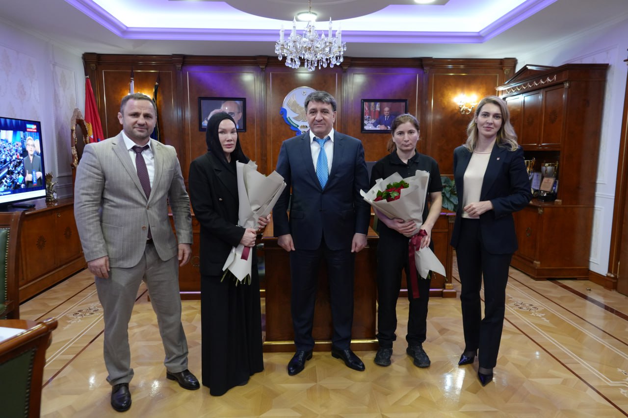 Джамбулат Салавов встретился с мастером спорта России Хадижат Муртузалиевой