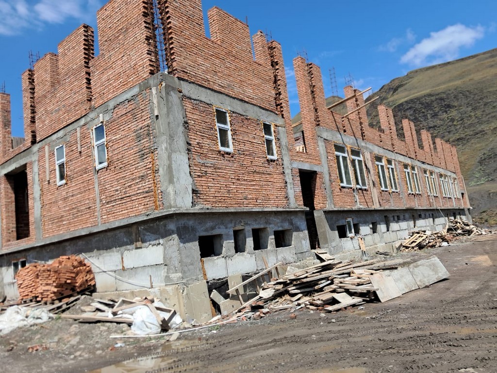 «РосСтройКонтроль» проинспектировал ход строительства школы в Курахском районе