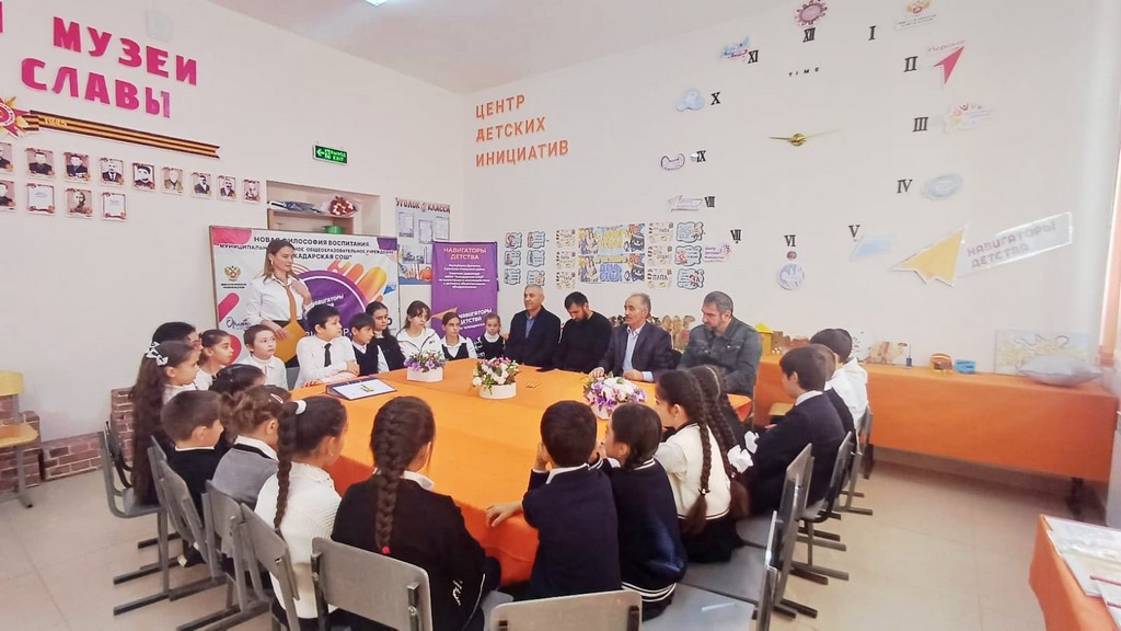 Депутаты «Единой России» провели в Дагестане уроки ко Дню отца