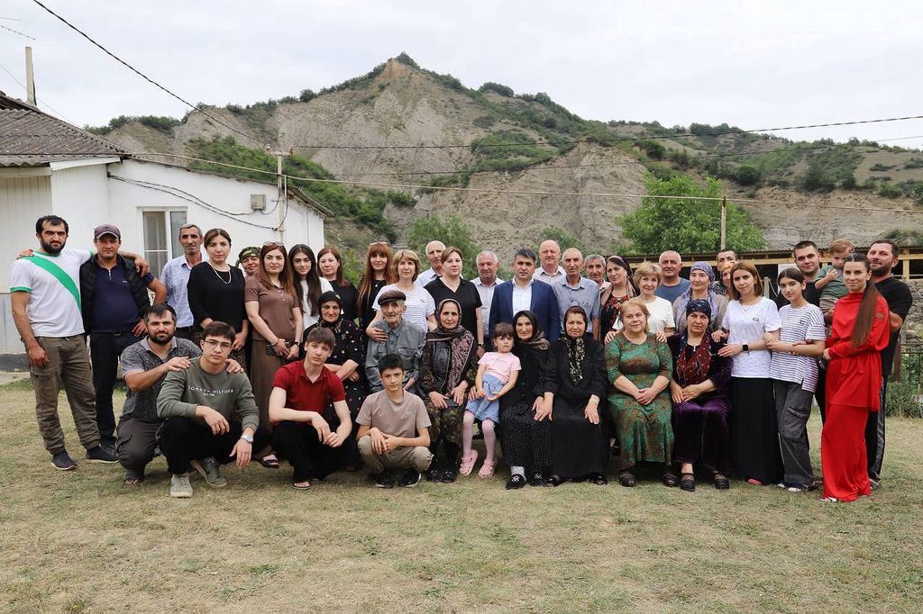 Глава Табасаранского района поздравил жителей с Днем семьи, любви и верности