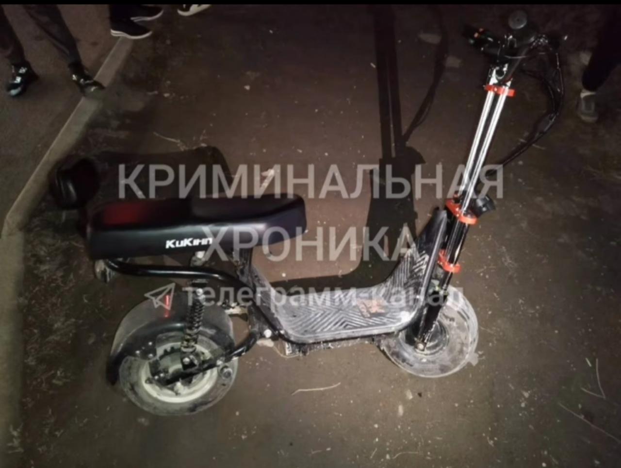 Ребенок на электросамокате попал под колеса автомобиля в Каспийске