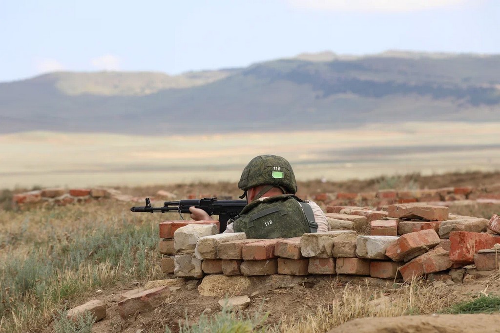Полевой сбор с выпускниками военных вузов стартовал на базе Каспийской флотилии