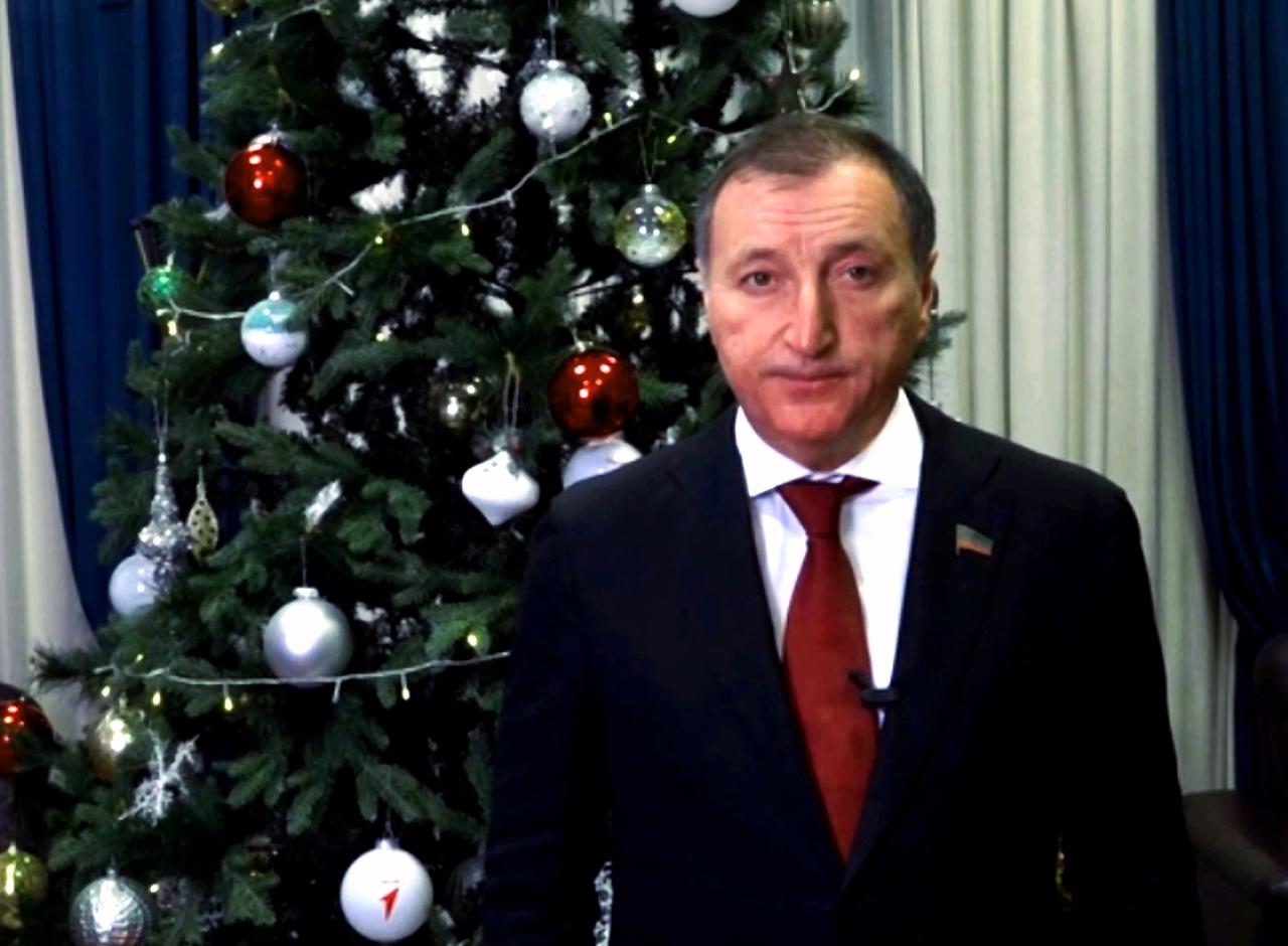 Заур Аскендеров поздравил дагестанцев с Новым годом