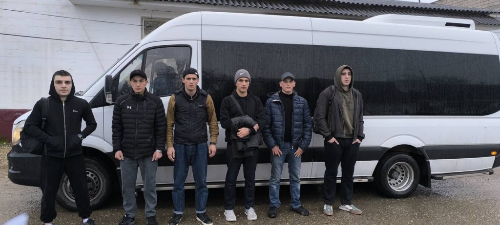 Первая группа призывников отправилась на срочную военную службу 15 апреля