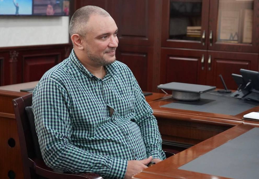 Глава Хасавюрта поддержал добровольца перед отправкой в зону СВО