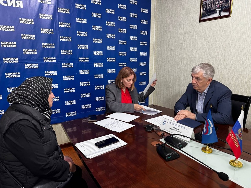 Депутат Госдумы РФ Хизри Абакаров провел прием граждан в Махачкале