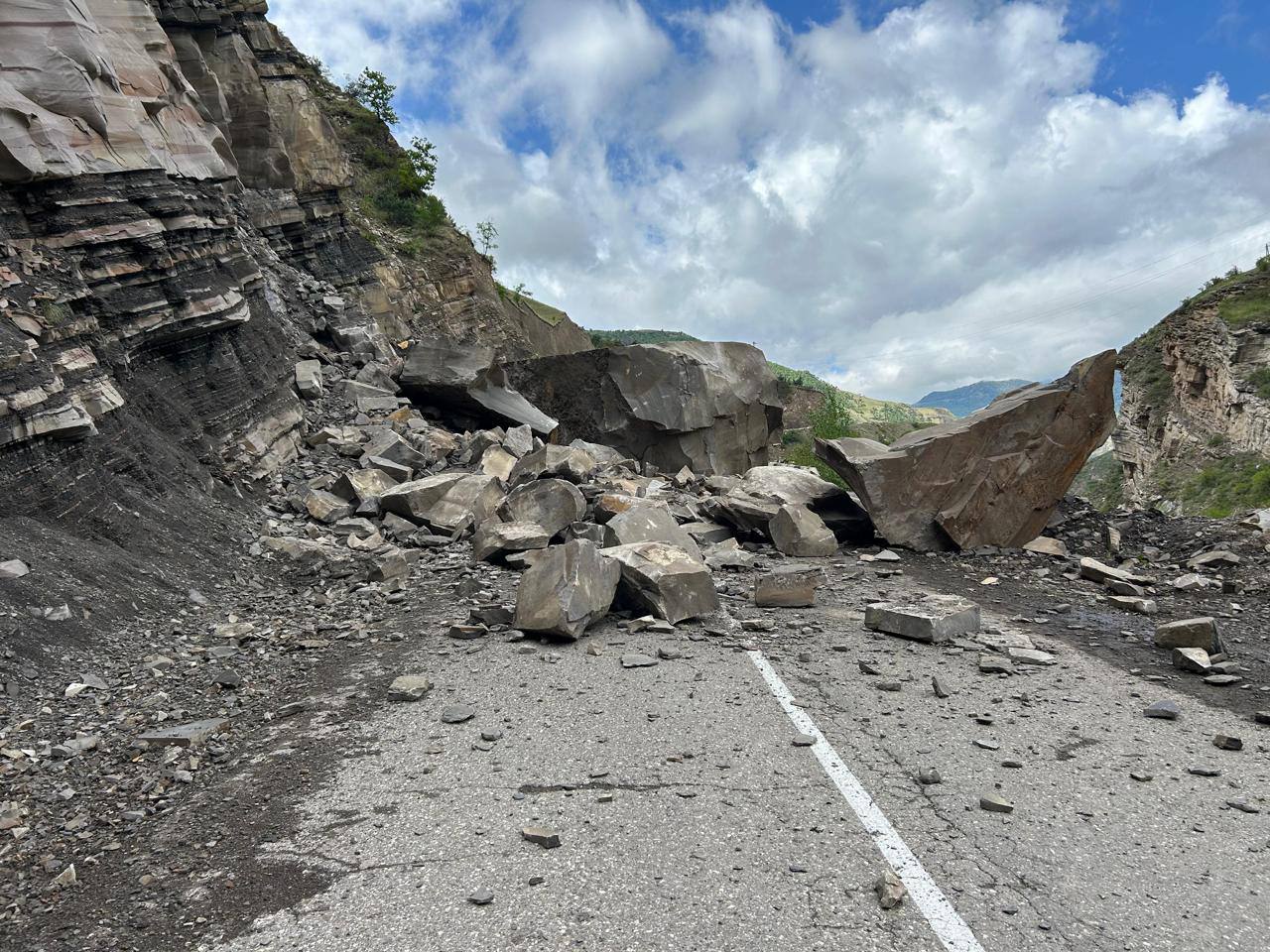 Прокуратура проконтролирует устранение последствий обвала скалы в Чародинском районе