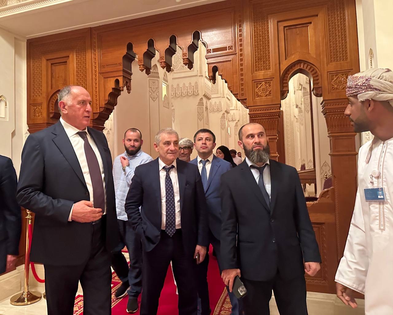 Премьер Дагестана посетил Королевский оперный театр в Маскате