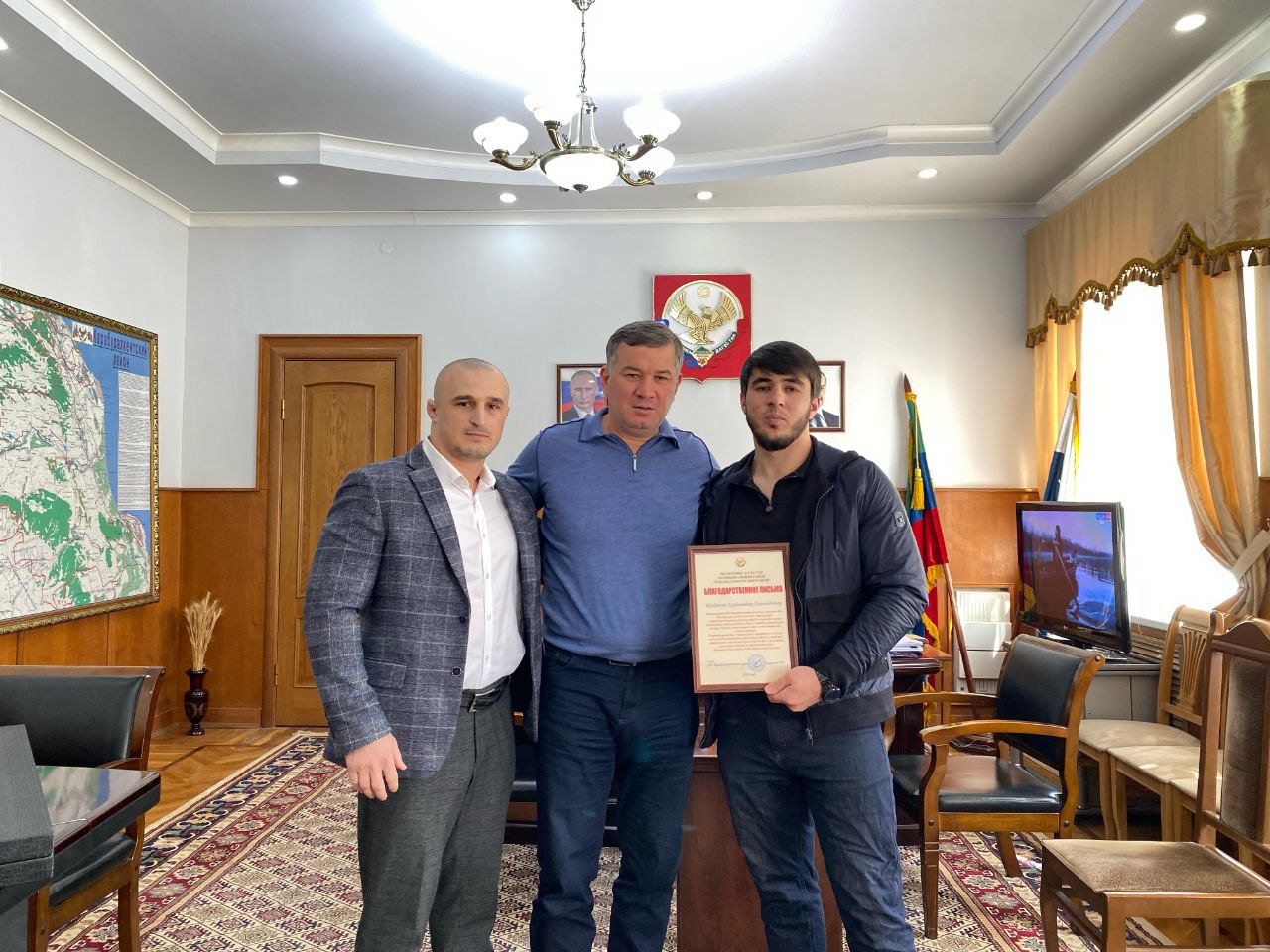 Глава Карабудахкентского района Махмуд Амиралиев встретился с молодыми меценатами