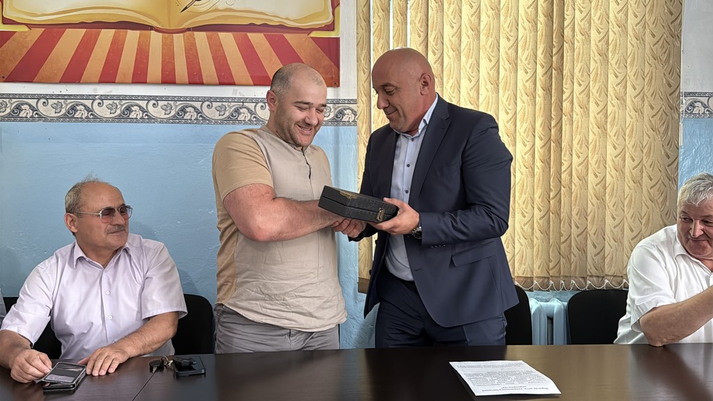 Школьники Сергокалинского района встретились с героем СВО – военным врачом