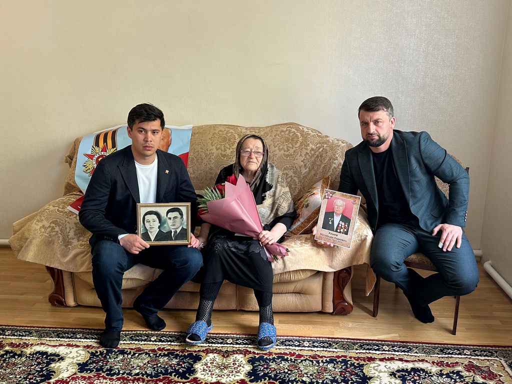 Бахтияр Уллаев навестил вдов участников Великой Отечественной войны