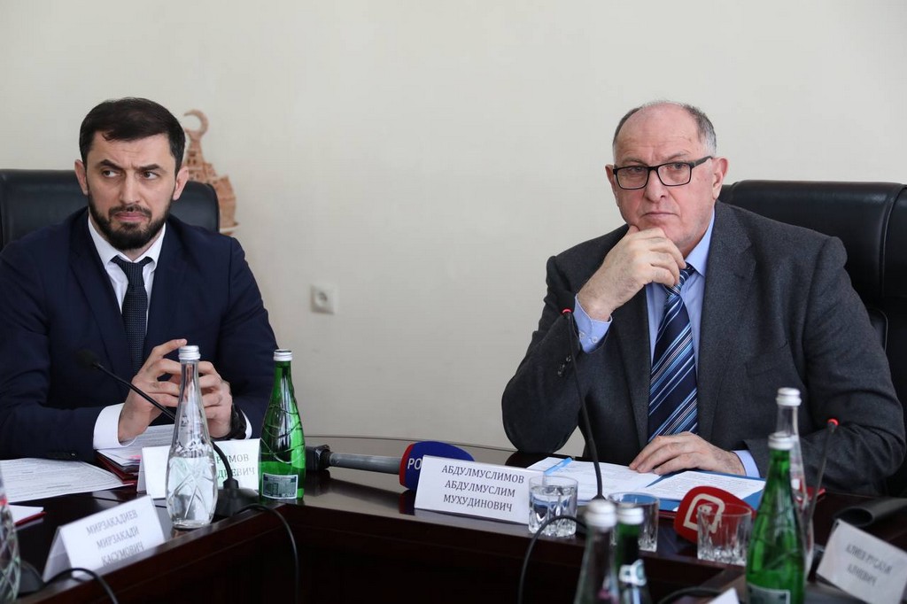 Абдулмуслим Абдулмуслимов провел совещание по вопросу развития Акушинского района