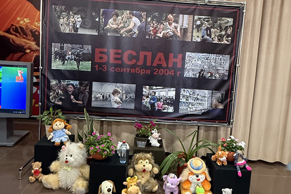 В Дагестане сотрудники следственного изолятора почтили память жертв терроризма