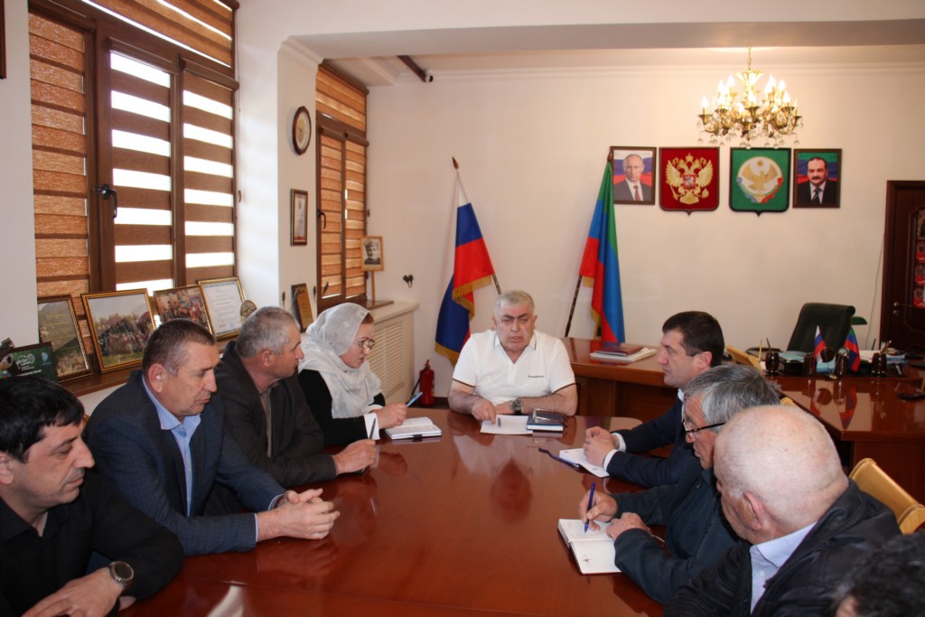 Глава Ахвахского района Магомед Муртазалиев провел расширенное совещание