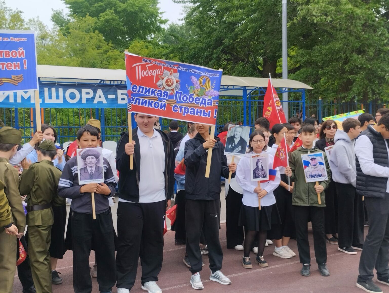 В Ногайском районе в школе им.Кадрии провели акцию «Бессмертный полк»