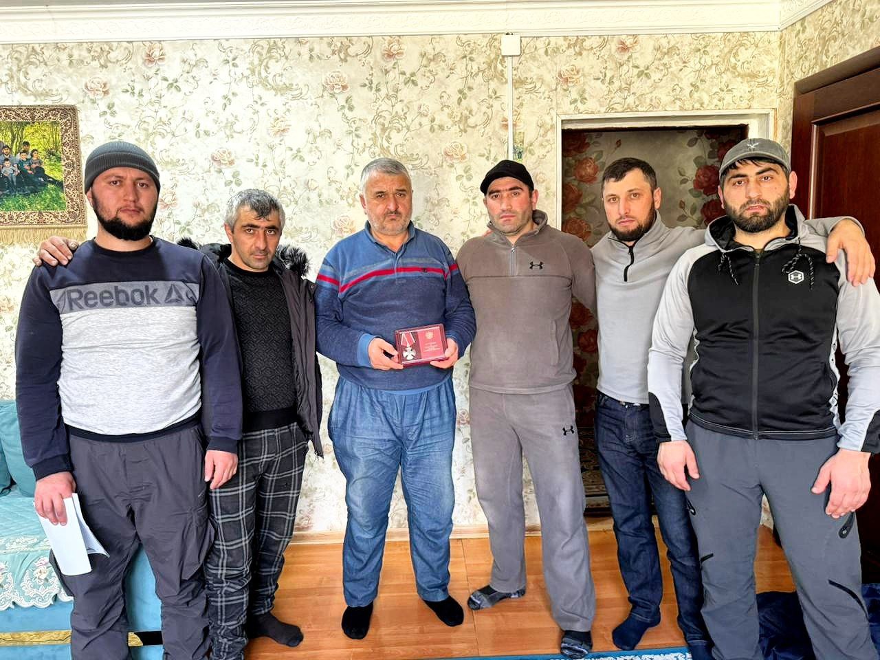 В Бежтинском участке передали орден Мужества отцу погибшего участника СВО