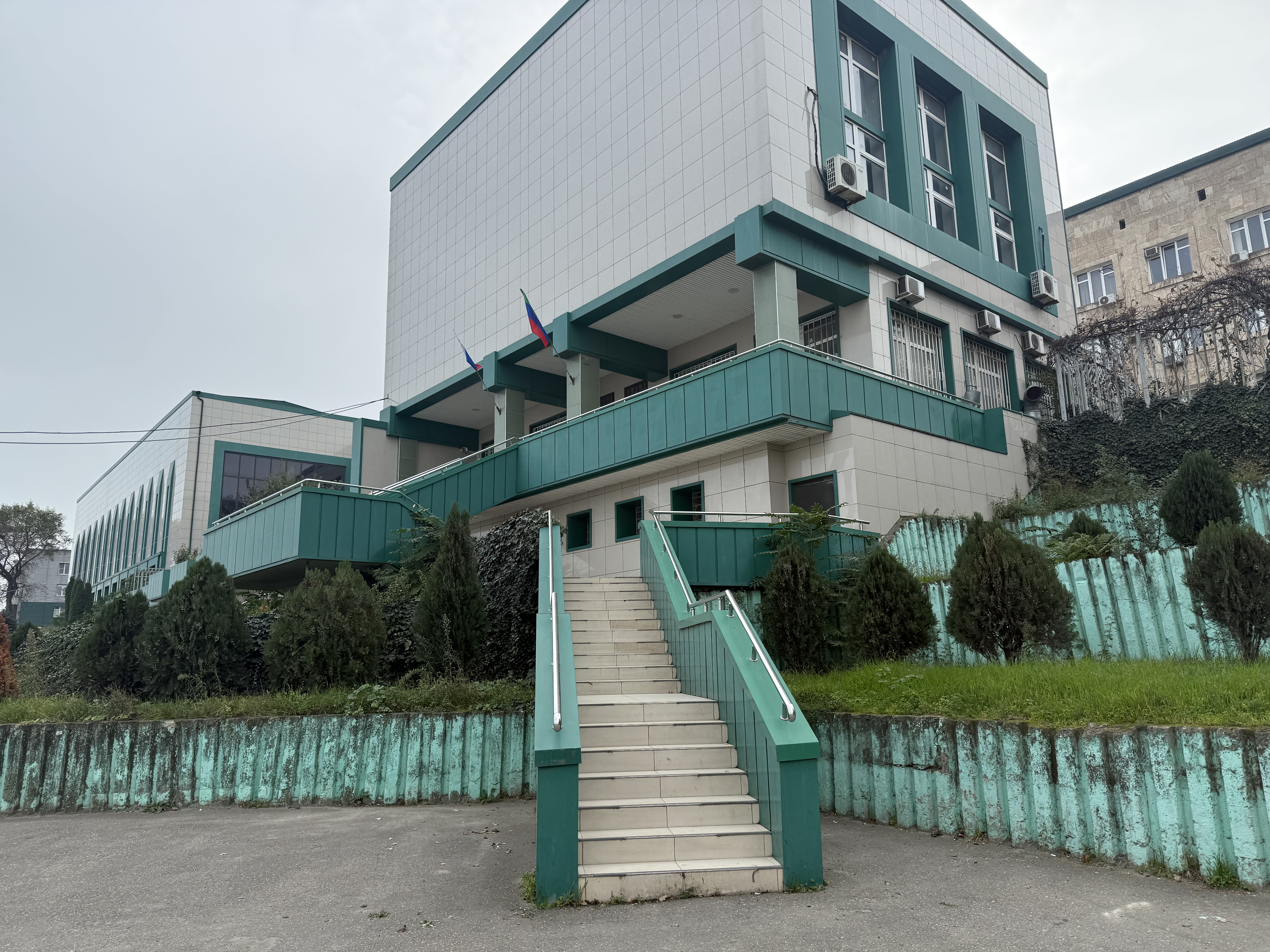 О мерах поддержки участников СВО напомнили в УФССП по РД