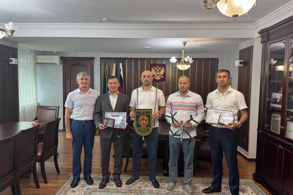 Налоговая служба Дагестана передала военным в зону СВО спецсредства и инвентарь