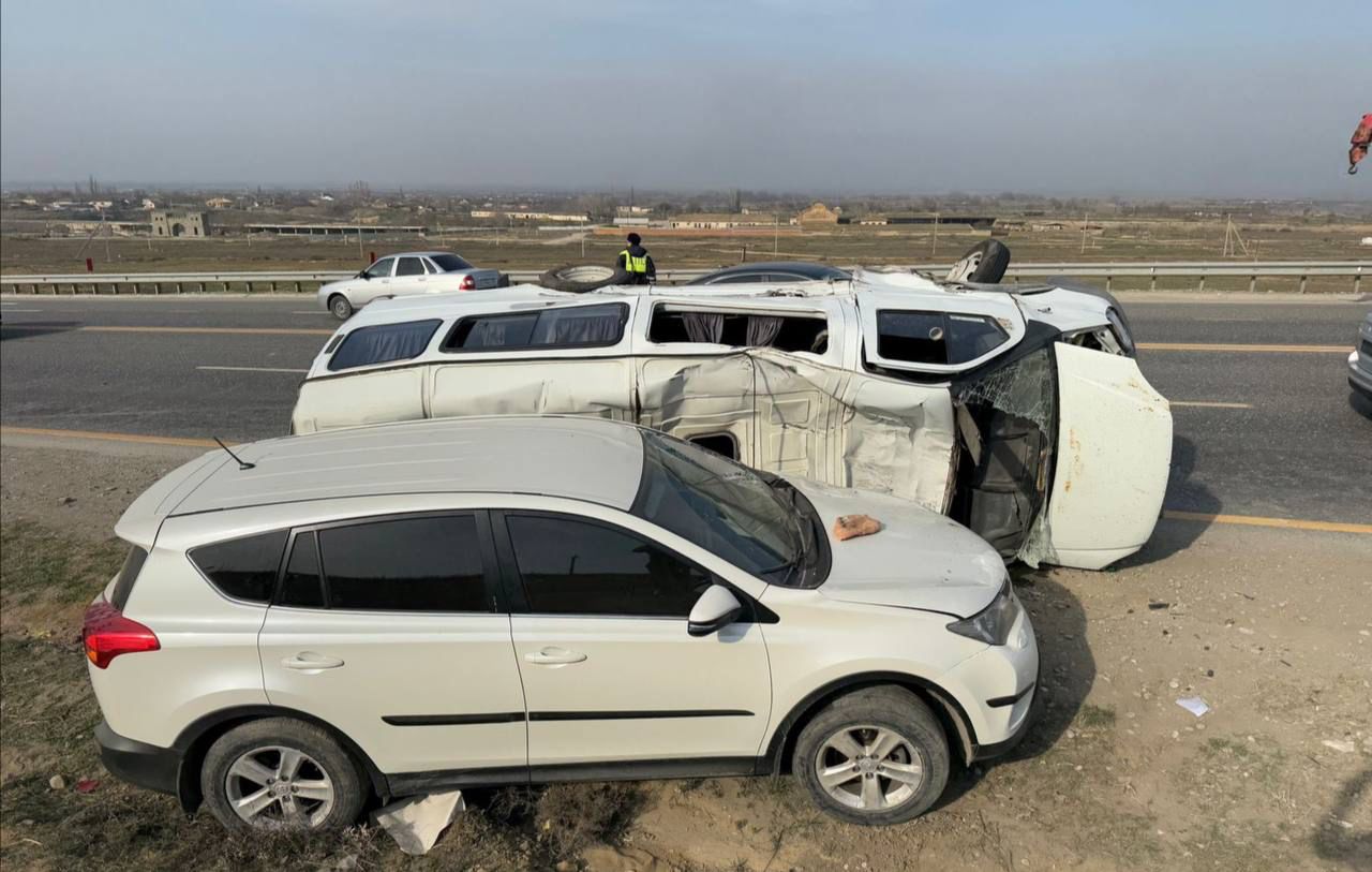 Массовое ДТП с участие пассажирского микроавтобуса произошло в Дагестане