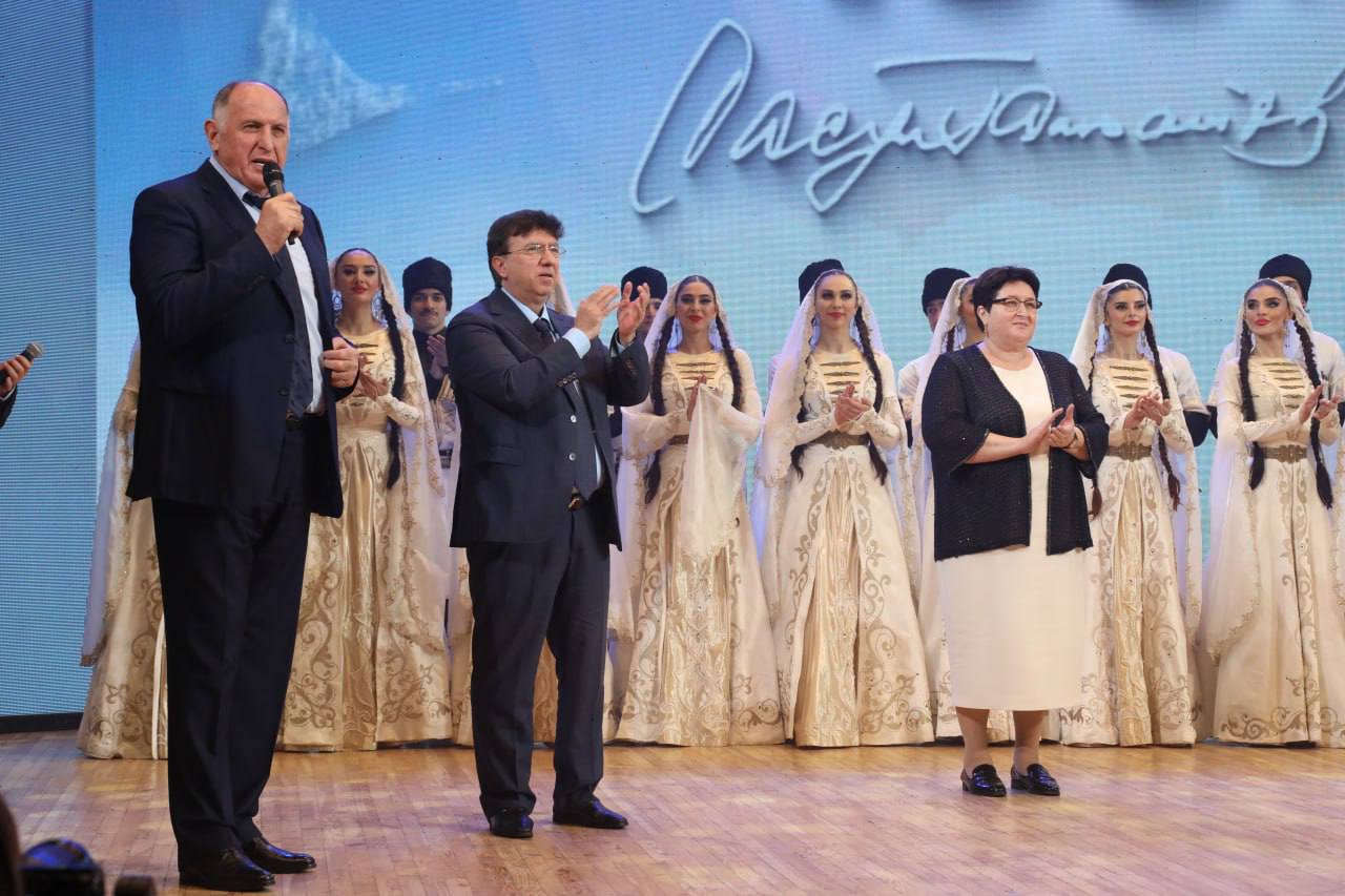 Абдулмуслим Абдулмуслимов поздравил Джамбулата Магомедова с днем рождения