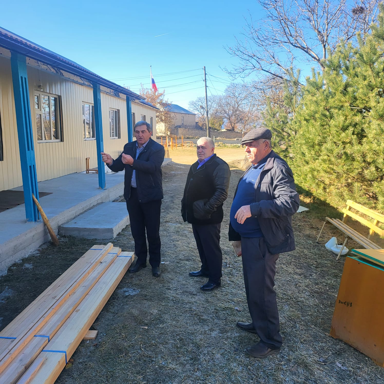 Глава Ахвахского района проверил ход капремонта школы в селе Верхнее Инхело