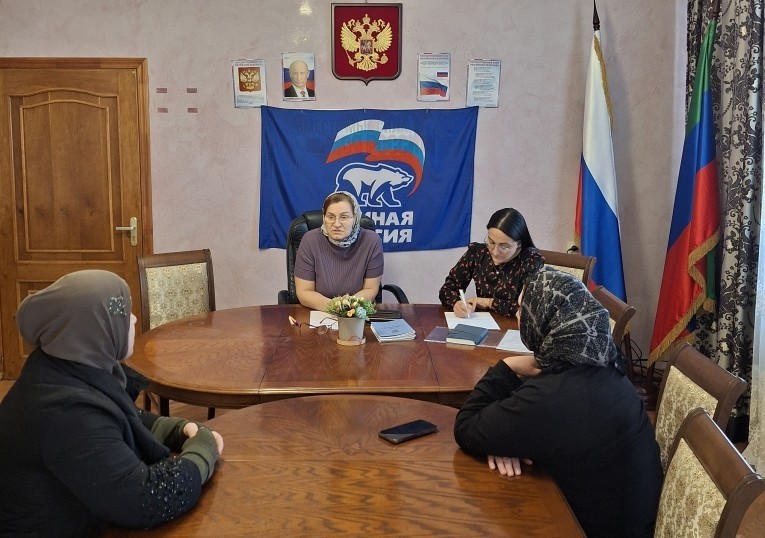 В приемной «Единой России» в Южно-Сухокумске прошел прием граждан