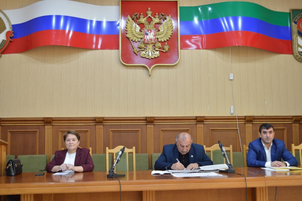 В Каякентском районе обсудили ход призывной кампании и контроль за документами