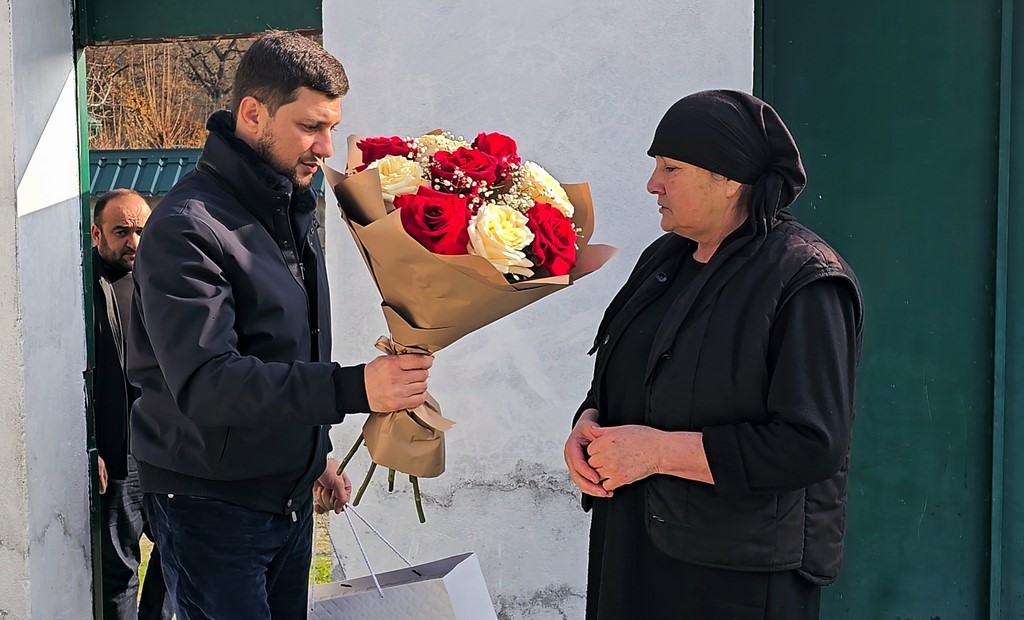 Глава Магарамкентского района поздравил женщин с Днем матери