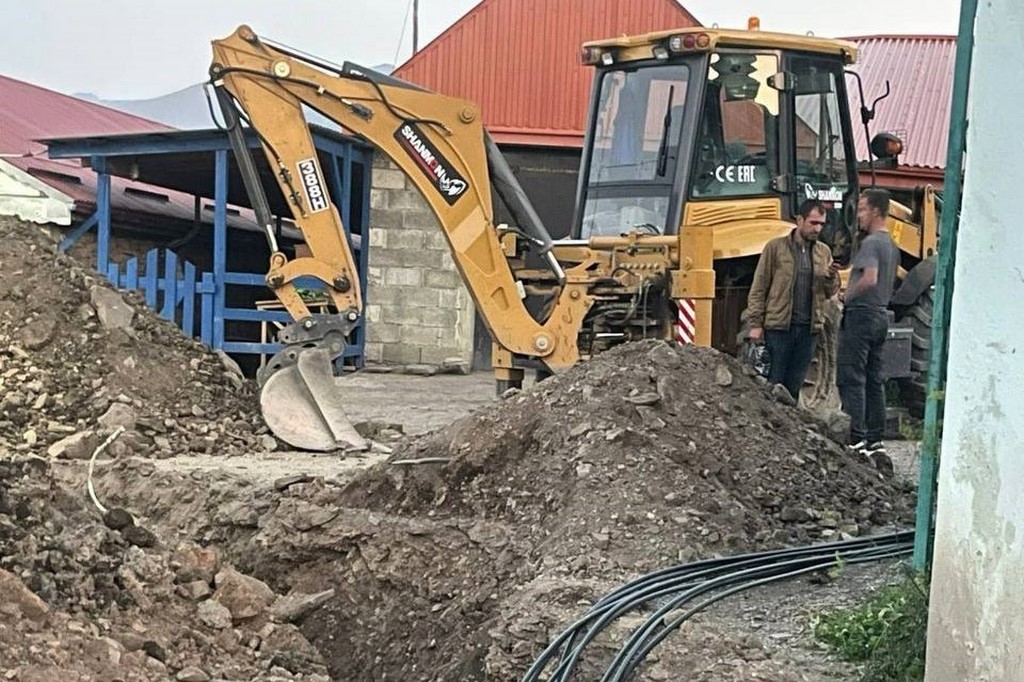 В Хучаде решается проблема водоснабжения благодаря инициативе местного жителя